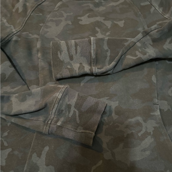 Lululemon scuba crew size 6 VVVGUC *flaw - Picture 8 of 8